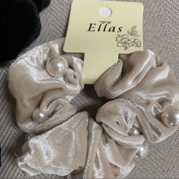 NWT 3 Velvet Ponytail Scrunchies - Picture 4 of 5